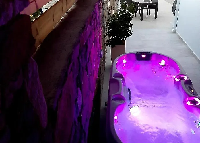 דירה Blue View #3 Luxury Sea View Private Jacuzzi פרספורוס